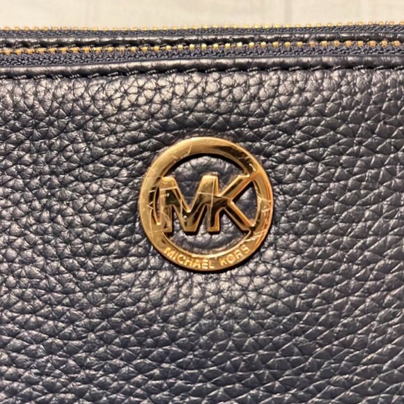 Navy blue lightweight small Michael kors crossbody or shoulder bag - Picture 3 of 10